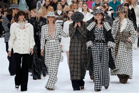 karl lagerfeld runway shows